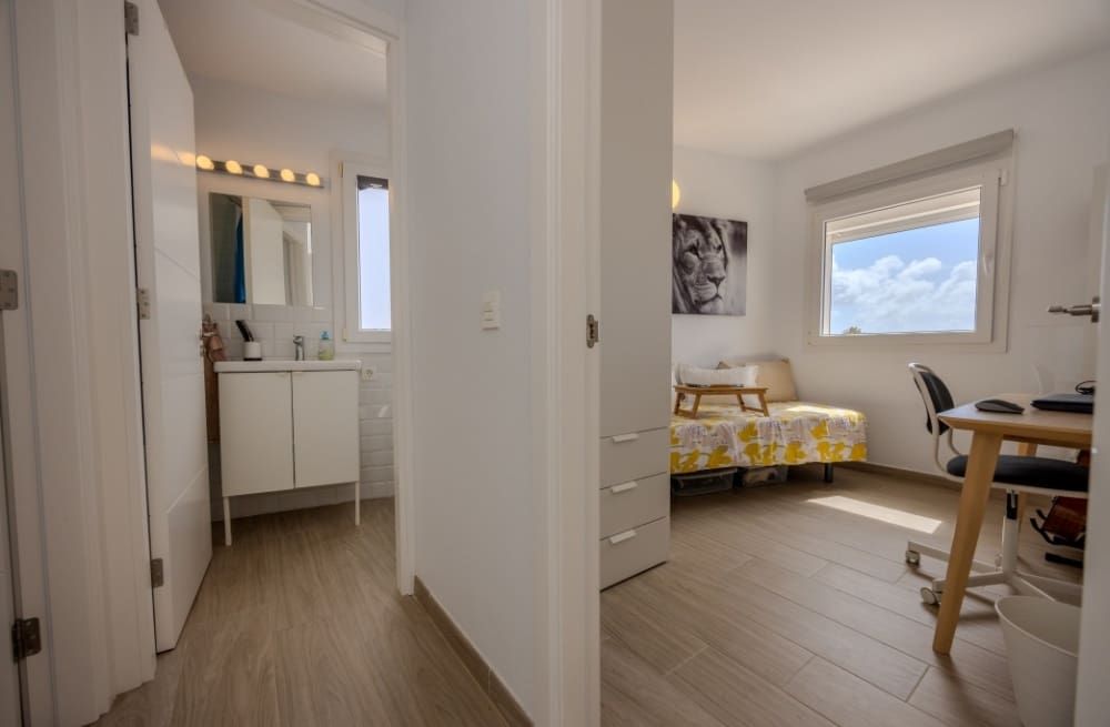 4 bedroom Villa for sale in Costa Teguise - € 395,000 (Ref: 9458453)