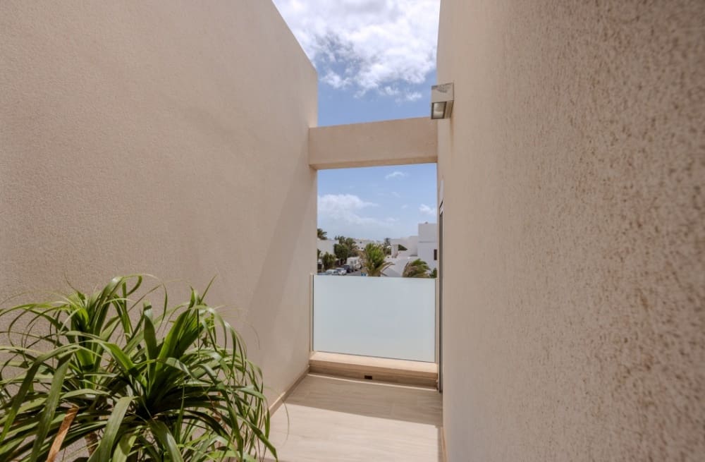 4 bedroom Villa for sale in Costa Teguise - € 395,000 (Ref: 9458453)