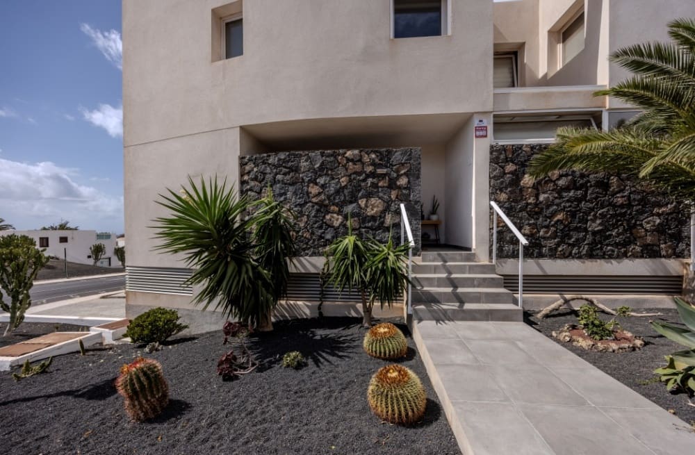4 bedroom Villa for sale in Costa Teguise - € 395,000 (Ref: 9458453)