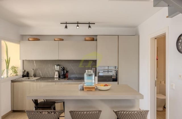 4 bedroom Villa for sale in Costa Teguise, Teguise - € 395,000 (Ref: 9458453)