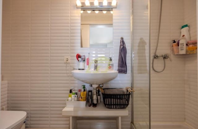 4 bedroom Villa for sale in Costa Teguise, Teguise - € 395,000 (Ref: 9458453)