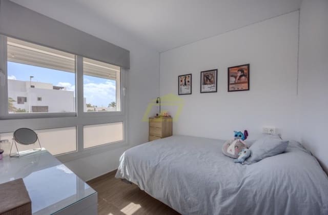 4 bedroom Villa for sale in Costa Teguise, Teguise - € 395,000 (Ref: 9458453)