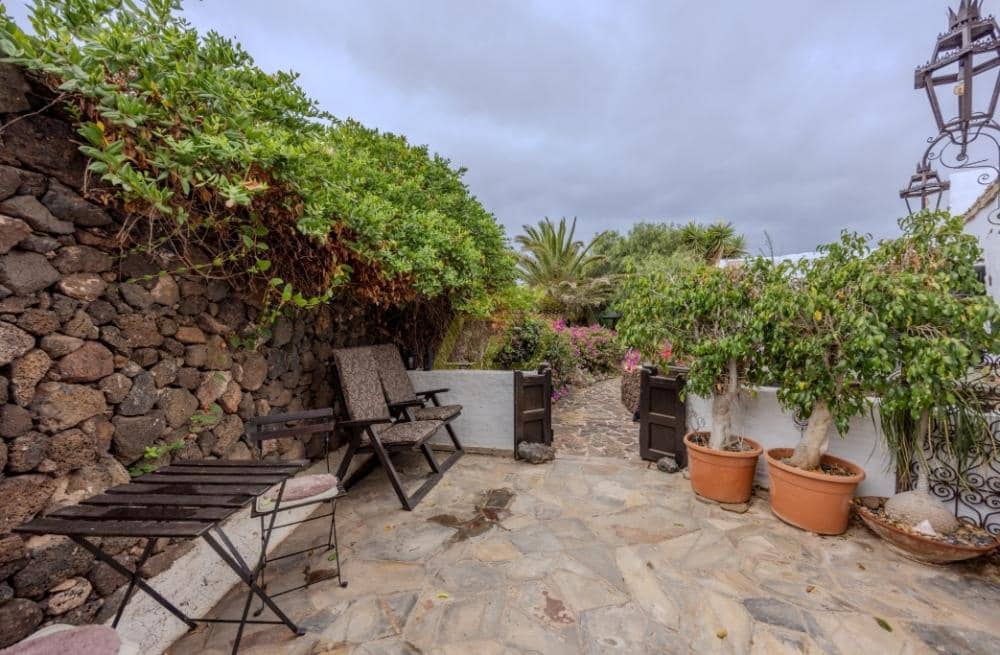 5 bedroom Villa for sale in Teguise with pool - € 895,000 (Ref: 9458457)