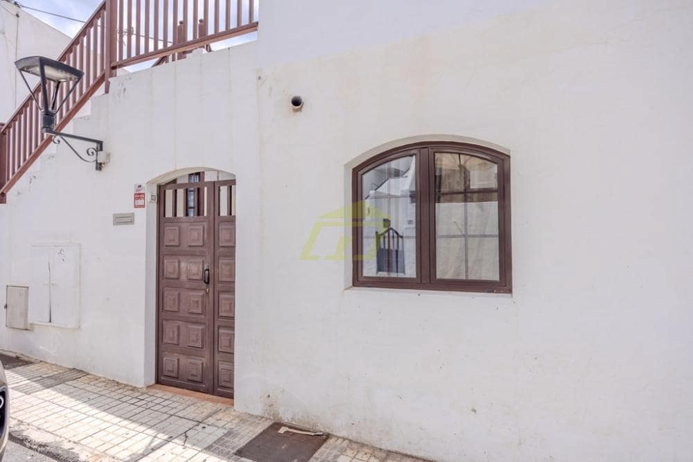 2 bedroom Apartment for sale in Puerto del Carmen - € 270,000 (Ref: 9458458)