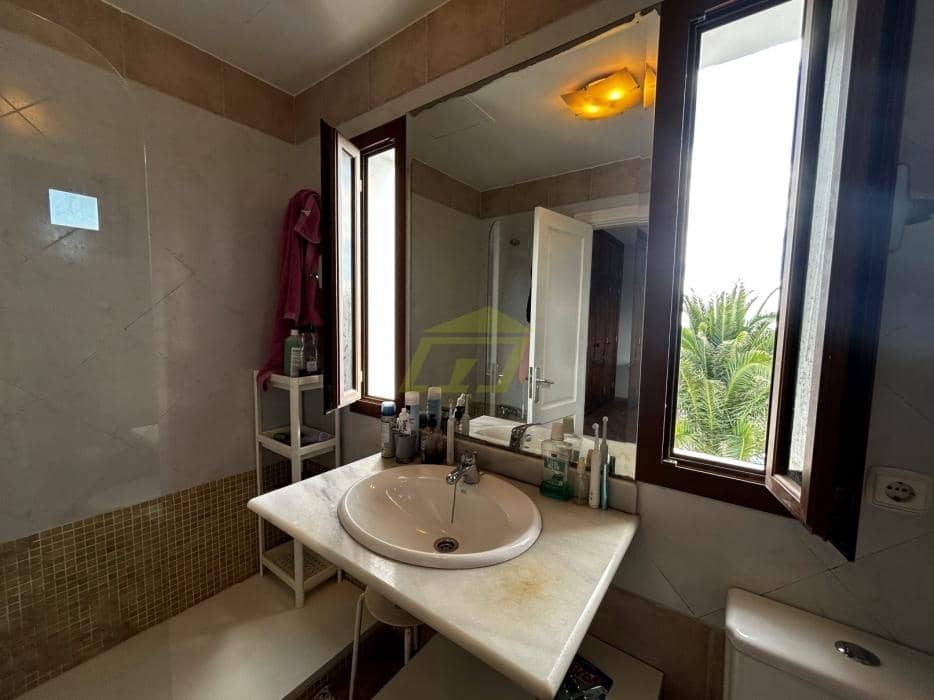 3 sypialnia Willa na sprzedaż w Costa Teguise z basenem - 469 000 € (Ref: 9458460)