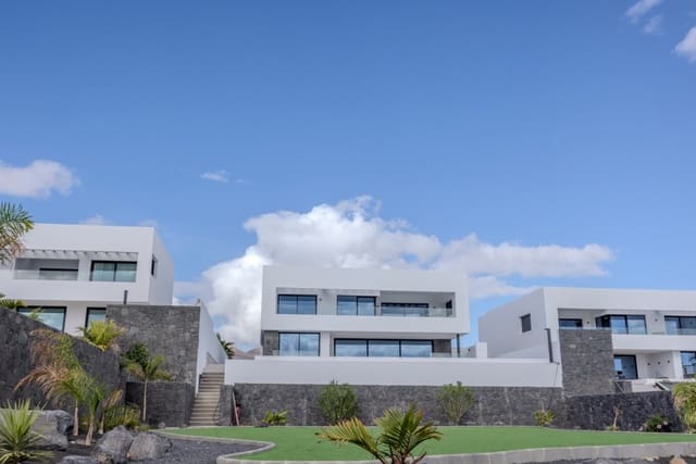 6 slaapkamer Villa te koop in Puerto Calero, Yaiza met zwembad - € 2.600.000 (Ref: 9458462)