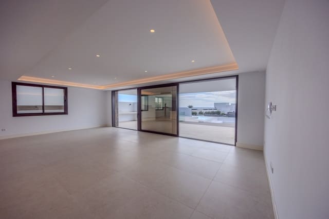 6 slaapkamer Villa te koop in Puerto Calero, Yaiza met zwembad - € 2.600.000 (Ref: 9458462)