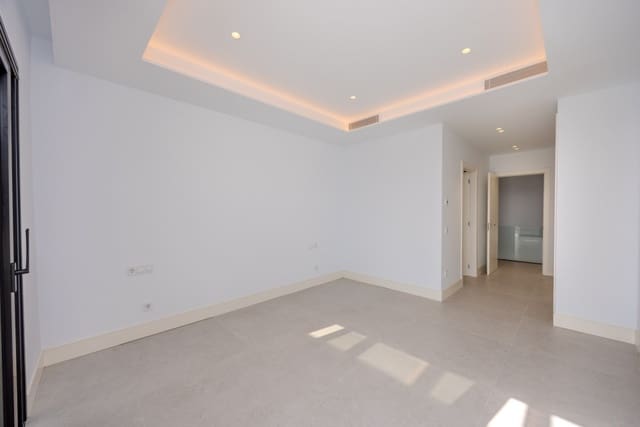 6 slaapkamer Villa te koop in Puerto Calero, Yaiza met zwembad - € 2.600.000 (Ref: 9458462)