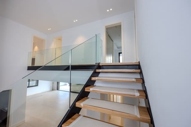 6 slaapkamer Villa te koop in Puerto Calero, Yaiza met zwembad - € 2.600.000 (Ref: 9458462)