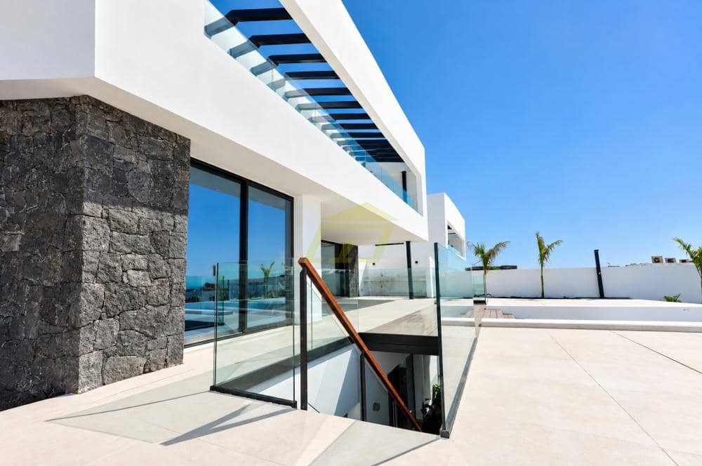 6 bedroom Villa for sale in Puerto Calero with pool garage - € 2,600,000 (Ref: 9458462)