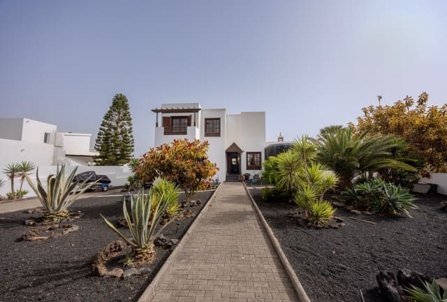 5 Zimmer Villa zu verkaufen in Costa Teguise, Teguise mit Pool - 785.000 € (Ref: 9458463)