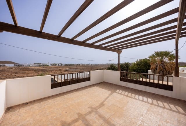 5 Zimmer Villa zu verkaufen in Costa Teguise, Teguise mit Pool - 785.000 € (Ref: 9458463)