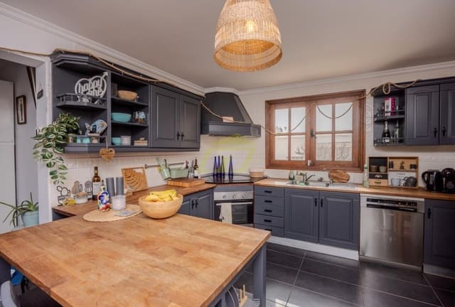 Chalet de 5 habitaciones en Costa Teguise, Teguise en venta con piscina - 785.000 € (Ref: 9458463)