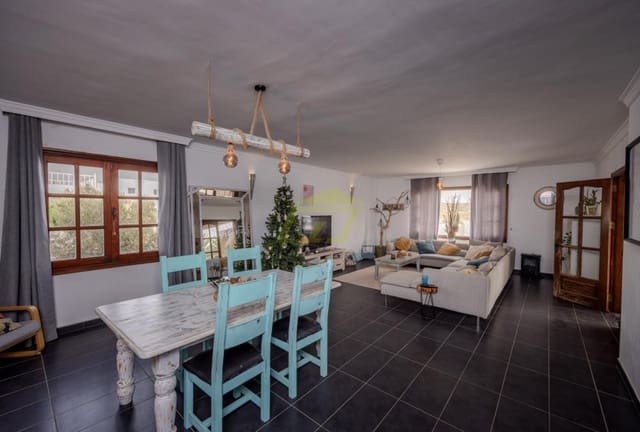 Chalet de 5 habitaciones en Costa Teguise, Teguise en venta con piscina - 785.000 € (Ref: 9458463)