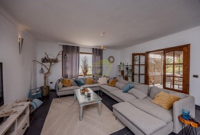 Chalet de 5 habitaciones en Costa Teguise, Teguise en venta con piscina - 785.000 € (Ref: 9458463)