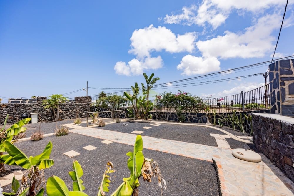 7 sovrum Villa till salu i Tinajo med pool - 895 000 € (Ref: 9458464)