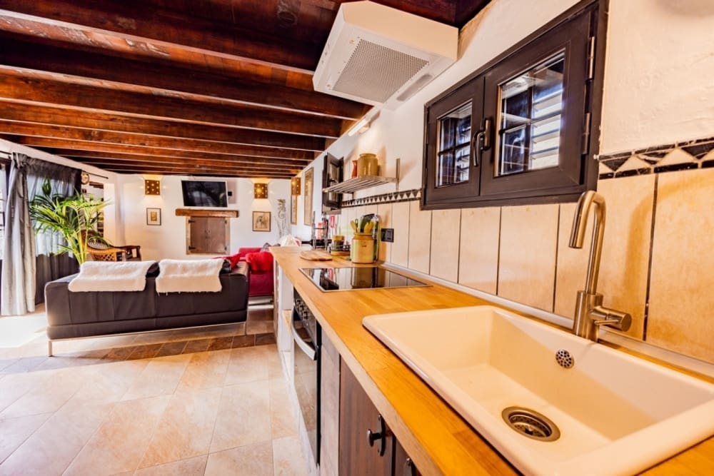 7 sovrum Villa till salu i Tinajo med pool - 895 000 € (Ref: 9458464)