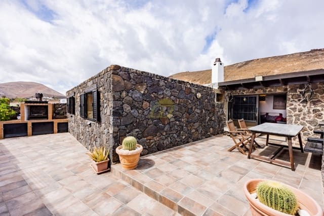 7 sovrum Villa till salu i Tinajo med pool - 895 000 € (Ref: 9458464)