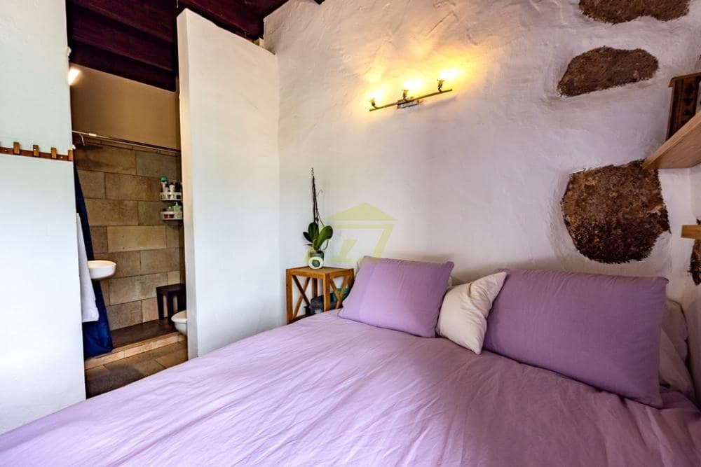 Chalet de 7 habitaciones en Tinajo en venta con piscina - 895.000 € (Ref: 9458464)