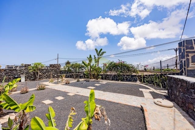 7 bedroom Villa for sale in Tinajo with pool - € 895,000 (Ref: 9458464)