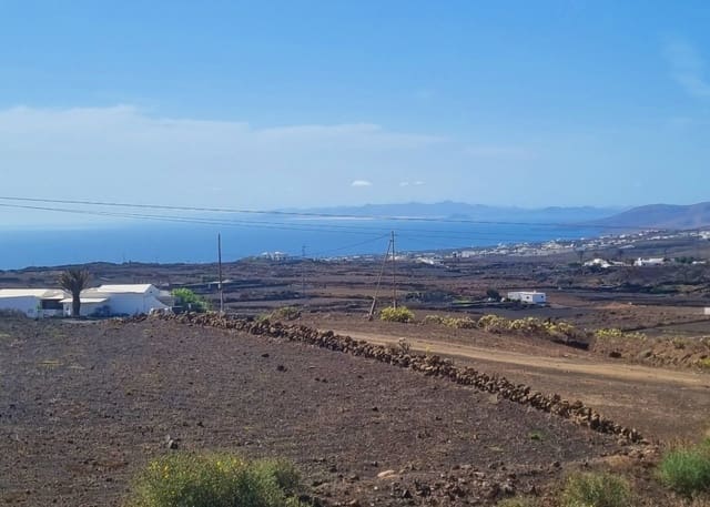 Ubebygd land til salgs i Conil, Tías - € 220 000 (Ref: 9458467)