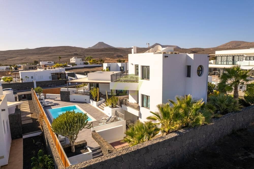 Chalet de 5 habitaciones en Puerto Calero en venta con piscina - 1.650.000 € (Ref: 9458469)