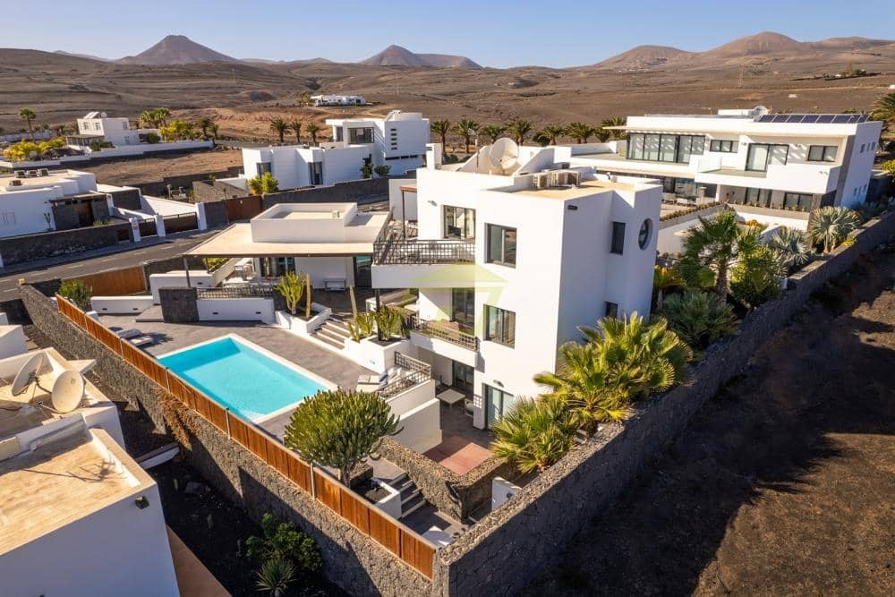 Chalet de 5 habitaciones en Puerto Calero en venta con piscina - 1.650.000 € (Ref: 9458469)