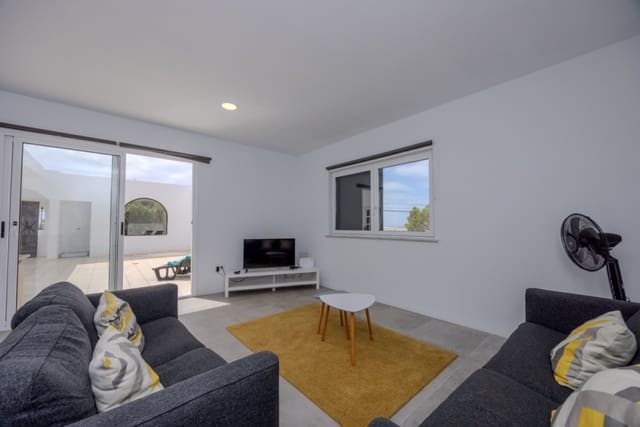 4 slaapkamer Villa te koop in Puerto Calero, Yaiza met zwembad - € 2.200.000 (Ref: 9458470)