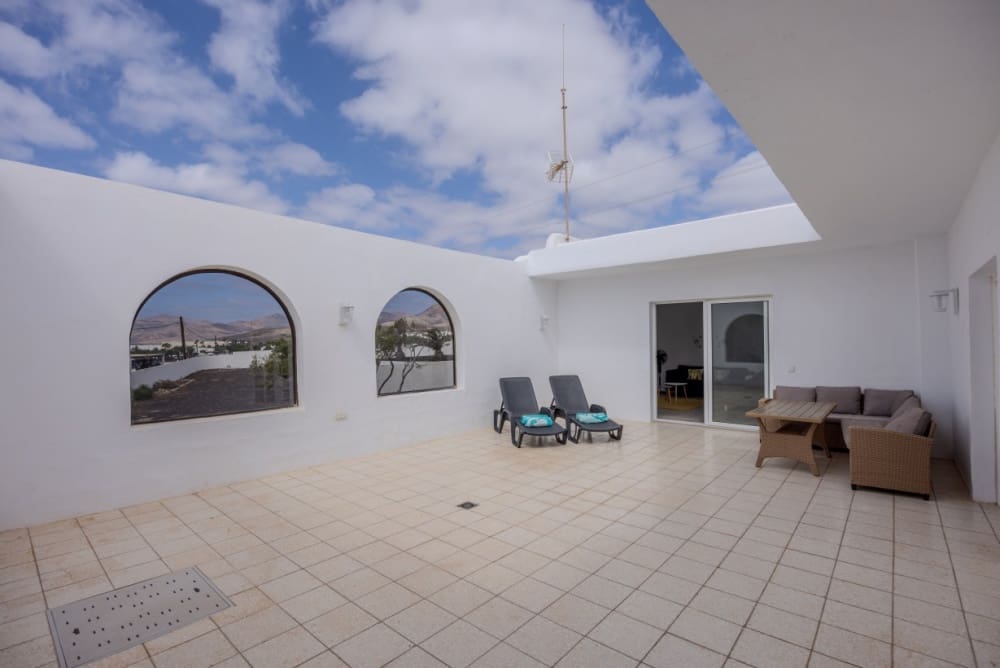 4 slaapkamer Villa te koop in Puerto Calero met zwembad - € 2.200.000 (Ref: 9458470)