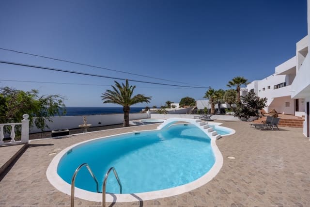 4 slaapkamer Villa te koop in Puerto Calero, Yaiza met zwembad - € 2.200.000 (Ref: 9458470)