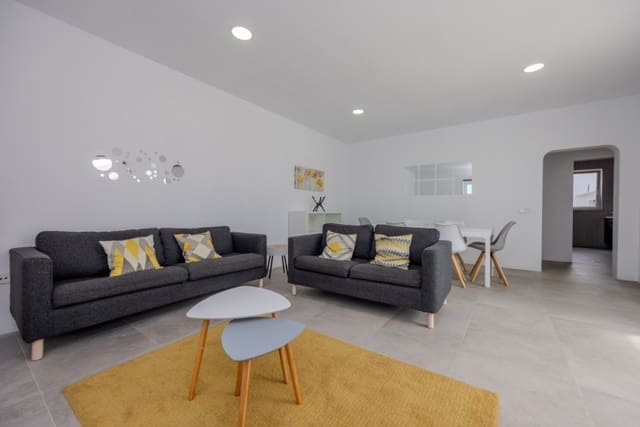 4 slaapkamer Villa te koop in Puerto Calero, Yaiza met zwembad - € 2.200.000 (Ref: 9458470)