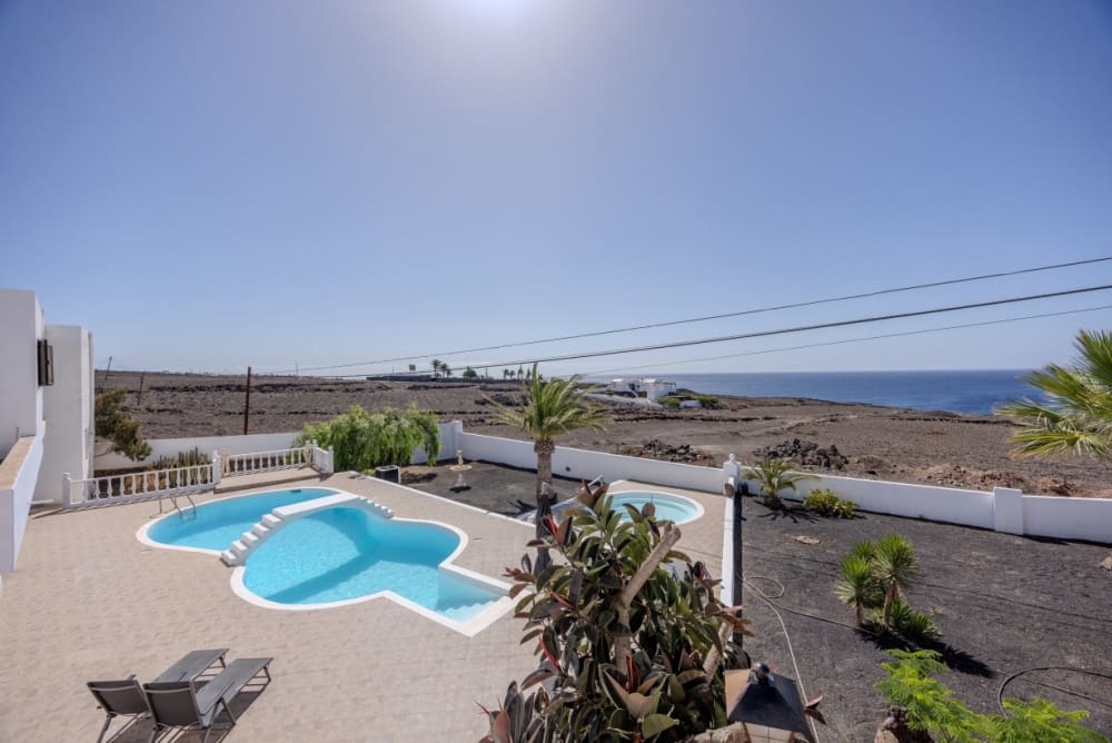 4 slaapkamer Villa te koop in Puerto Calero met zwembad - € 2.200.000 (Ref: 9458470)