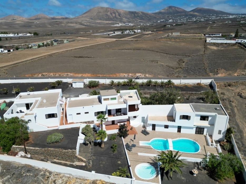 4 slaapkamer Villa te koop in Puerto Calero met zwembad - € 2.200.000 (Ref: 9458470)