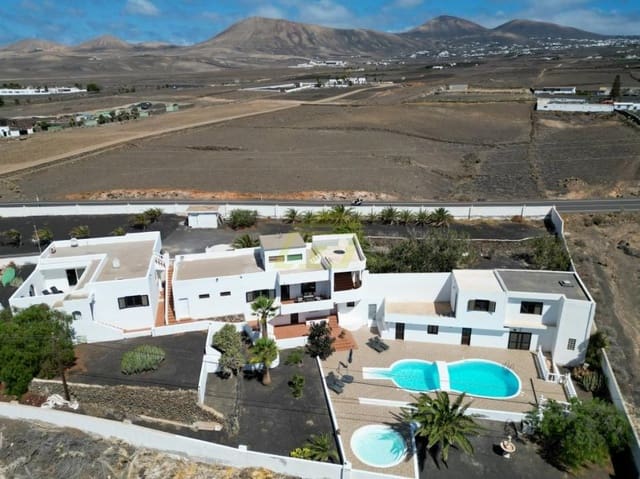 4 sovrum Villa till salu i Puerto Calero, Yaiza med pool - 2 200 000 € (Ref: 9458470)