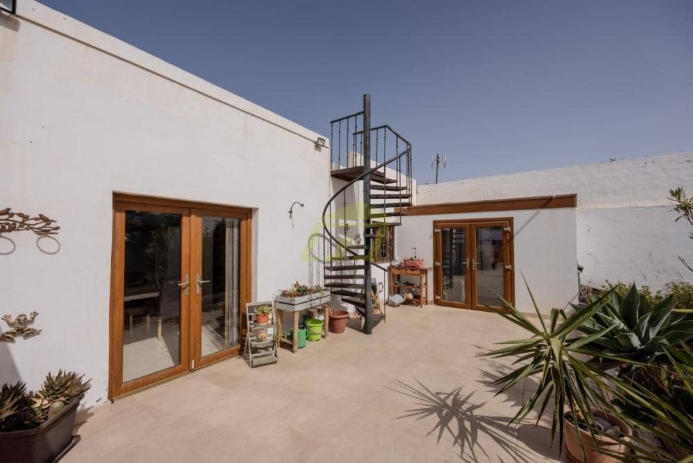 2 slaapkamer Villa te koop in Guime - € 350.000 (Ref: 9458473)