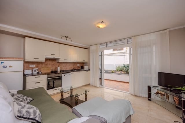 1 slaapkamer Appartement te koop in Puerto del Carmen, Tías met zwembad - € 220.000 (Ref: 9458474)