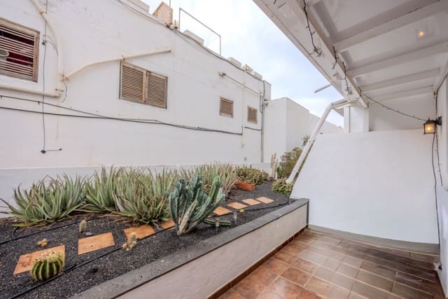 1 slaapkamer Appartement te koop in Puerto del Carmen, Tías met zwembad - € 220.000 (Ref: 9458474)