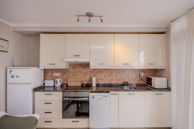 1 slaapkamer Appartement te koop in Puerto del Carmen, Tías met zwembad - € 220.000 (Ref: 9458474)