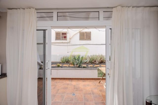 1 sypialnia Apartament na sprzedaż w Puerto del Carmen, Tías z basenem - 220 000 € (Ref: 9458474)