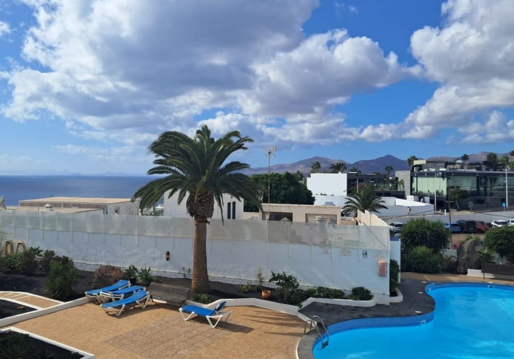 2 slaapkamer Appartement te koop in Puerto del Carmen met zwembad - € 289.500 (Ref: 9458477)