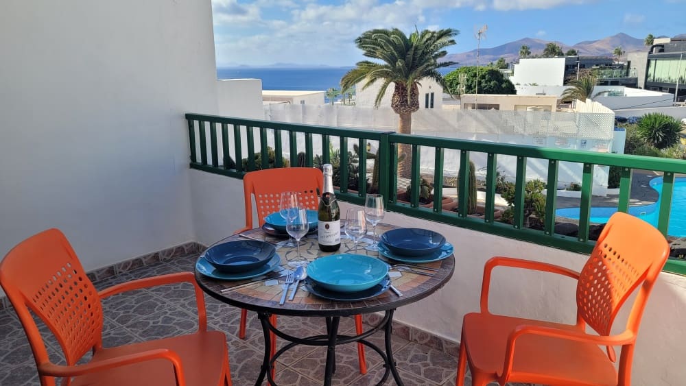 2 slaapkamer Appartement te koop in Puerto del Carmen met zwembad - € 289.500 (Ref: 9458477)