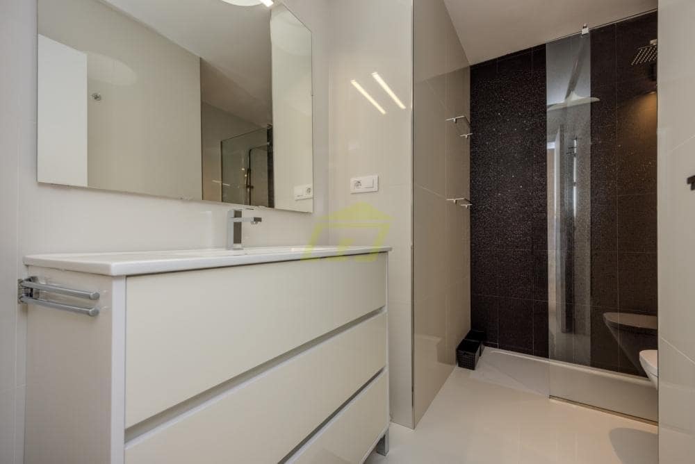 2 soverom Leilighet til salgs i Playa Honda med svømmebasseng - € 480 000 (Ref: 9458479)