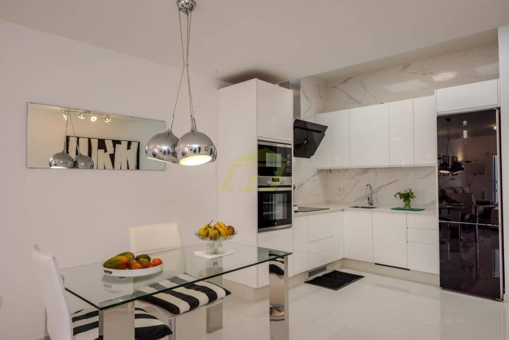 2 soverom Leilighet til salgs i Playa Honda med svømmebasseng - € 480 000 (Ref: 9458479)