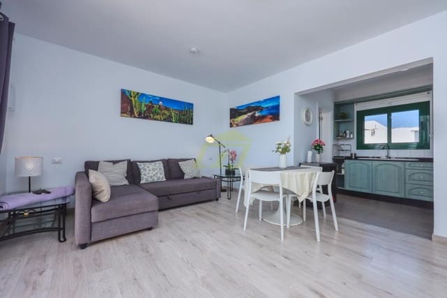 Chalet de 2 habitaciones en Playa Blanca, Yaiza en venta con piscina - 415.000 € (Ref: 9458480)