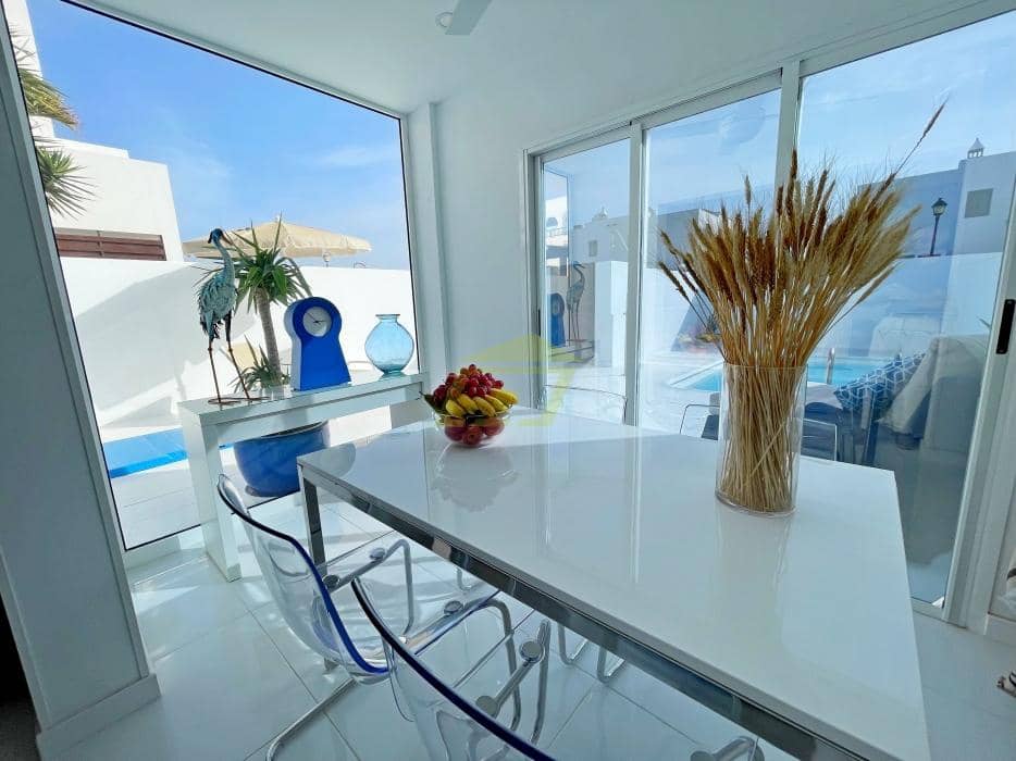3 bedroom Villa for sale in Playa Blanca with pool - € 497,000 (Ref: 9458482)