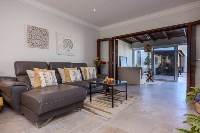 3 Zimmer Villa zu verkaufen in Playa Blanca, Yaiza mit Pool - 715.000 € (Ref: 9458483)