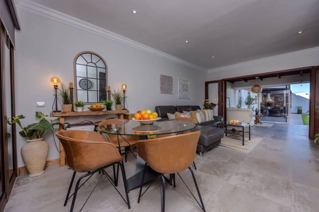 3 Zimmer Villa zu verkaufen in Playa Blanca, Yaiza mit Pool - 715.000 € (Ref: 9458483)