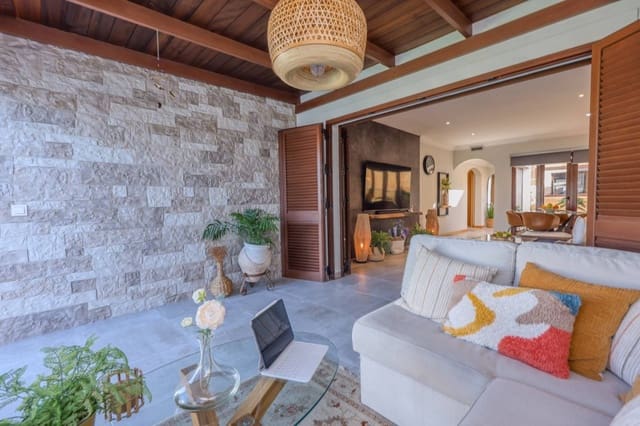 3 Zimmer Villa zu verkaufen in Playa Blanca, Yaiza mit Pool - 715.000 € (Ref: 9458483)