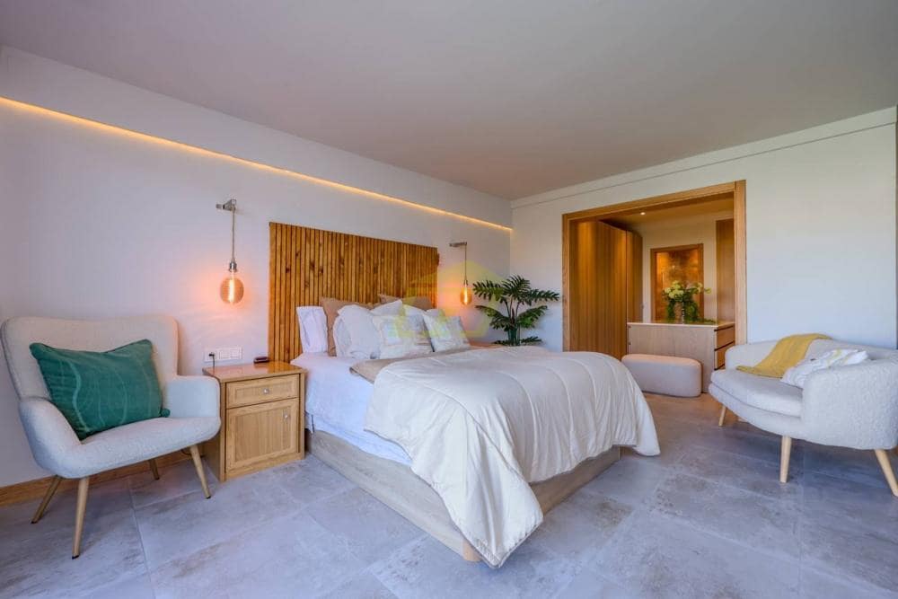 3 bedroom Villa for sale in Playa Blanca with pool - € 715,000 (Ref: 9458483)