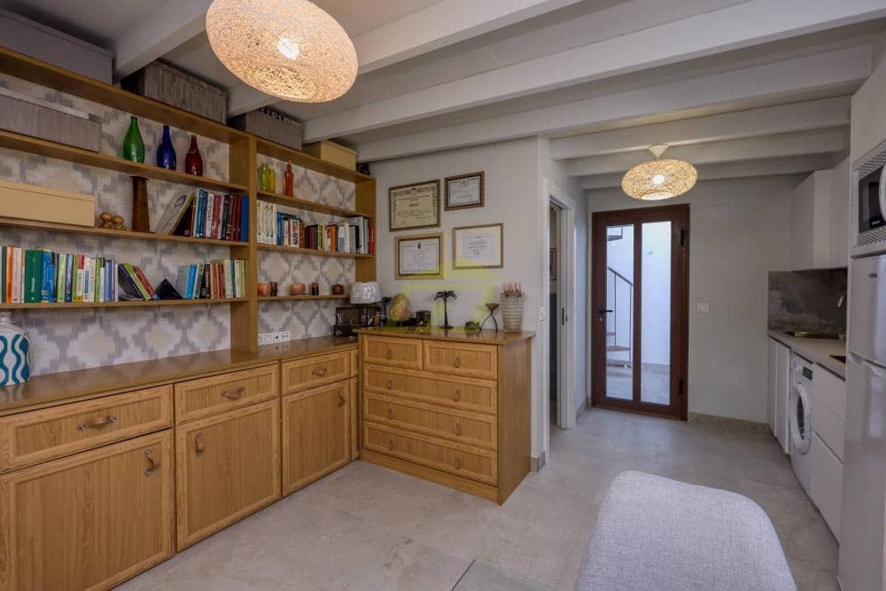 3 bedroom Villa for sale in Playa Blanca with pool - € 715,000 (Ref: 9458483)